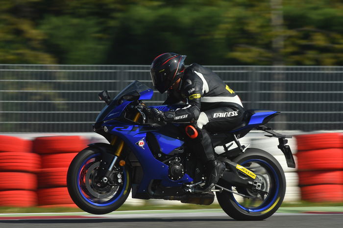 Yamaha YZF-R1