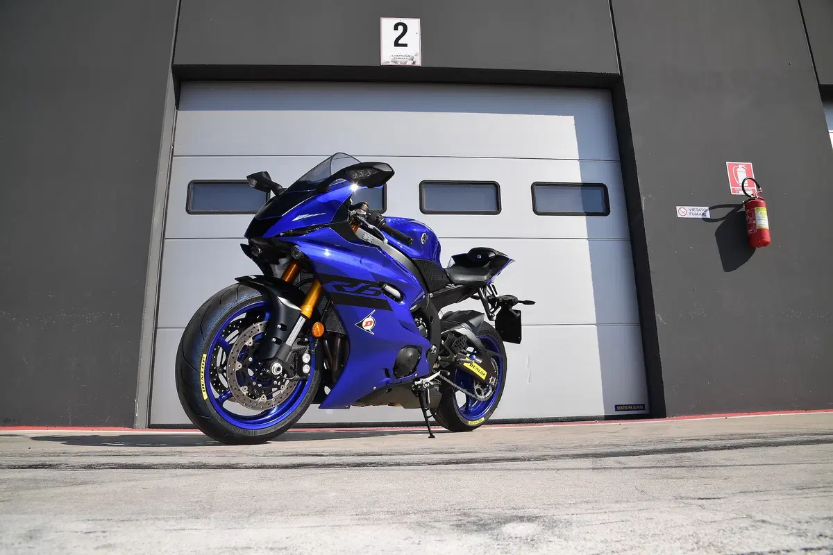 Yamaha YZF-R6 (3)
