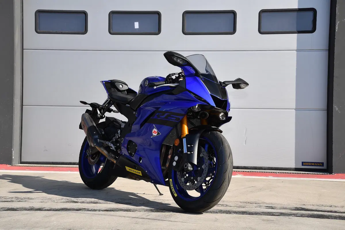 Yamaha YZF-R6 (2)