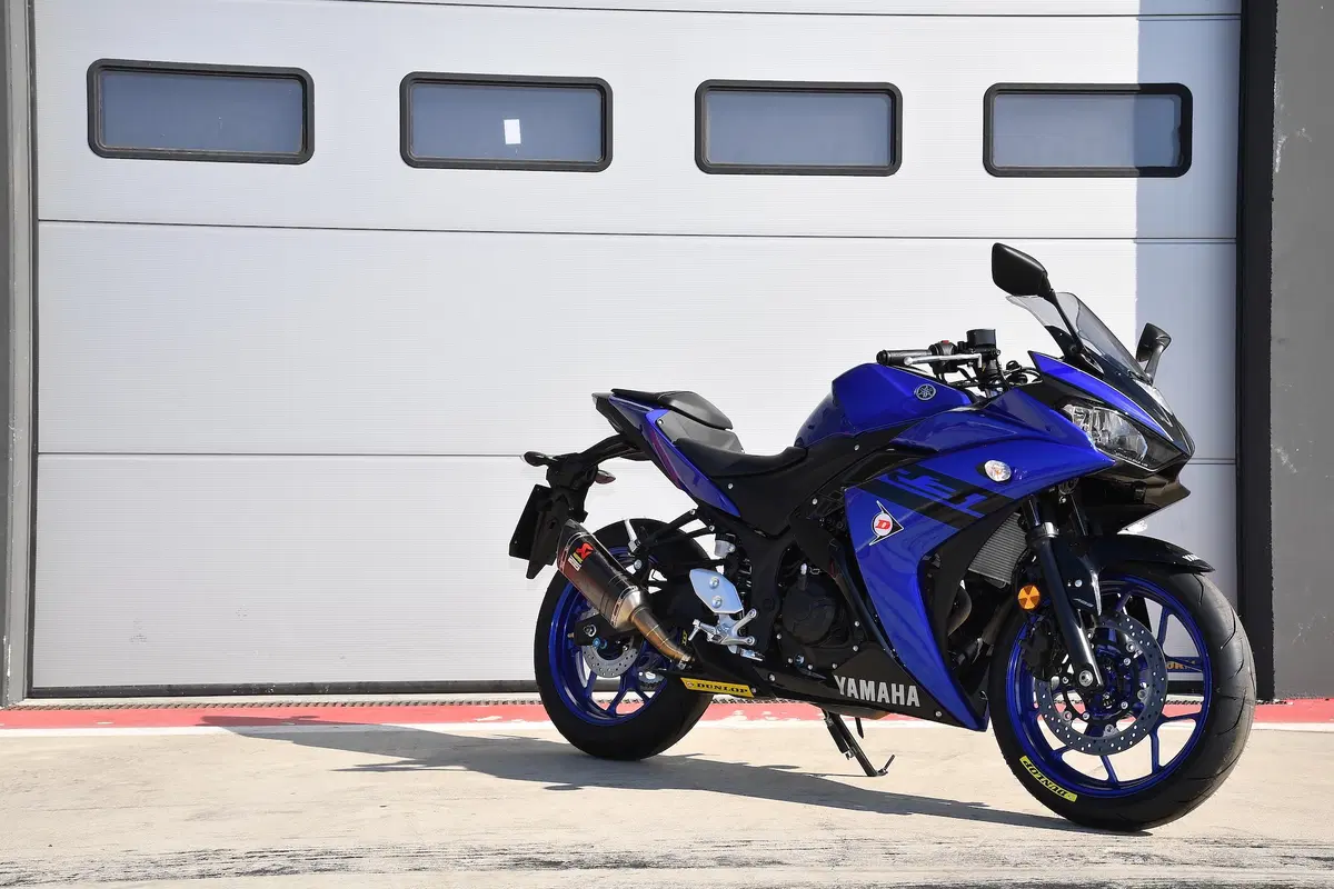 Yamaha YZF-R3 (2)
