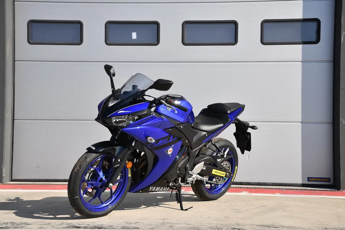 Yamaha YZF-R3 (3)