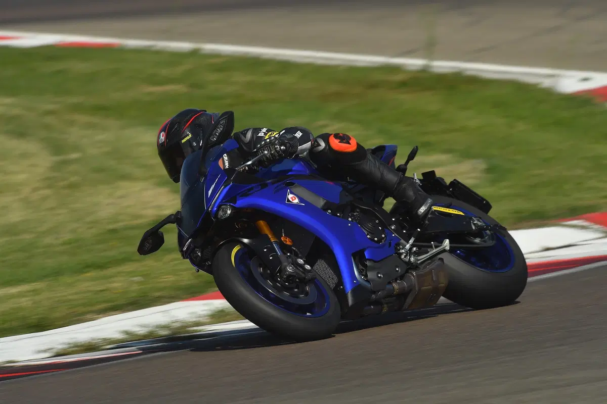 Yamaha YZF-R1 vs. YZF-R6 vs YZF-R3 (7)
