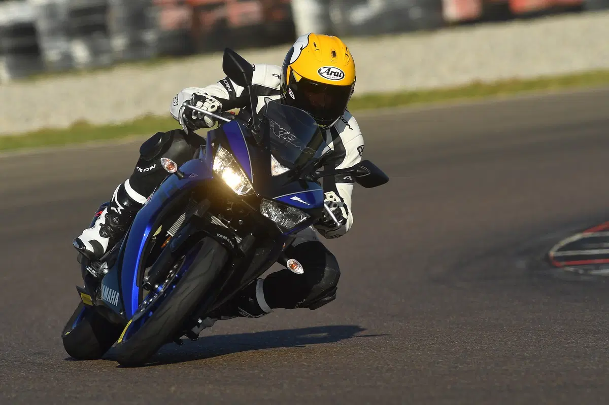 Yamaha YZF-R1 vs. YZF-R6 vs YZF-R3 (9)