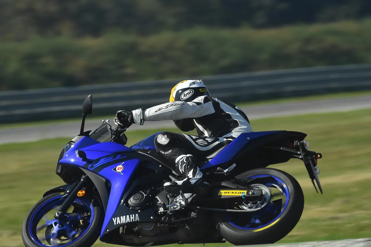 Yamaha YZF-R1 vs. YZF-R6 vs YZF-R3 (10)