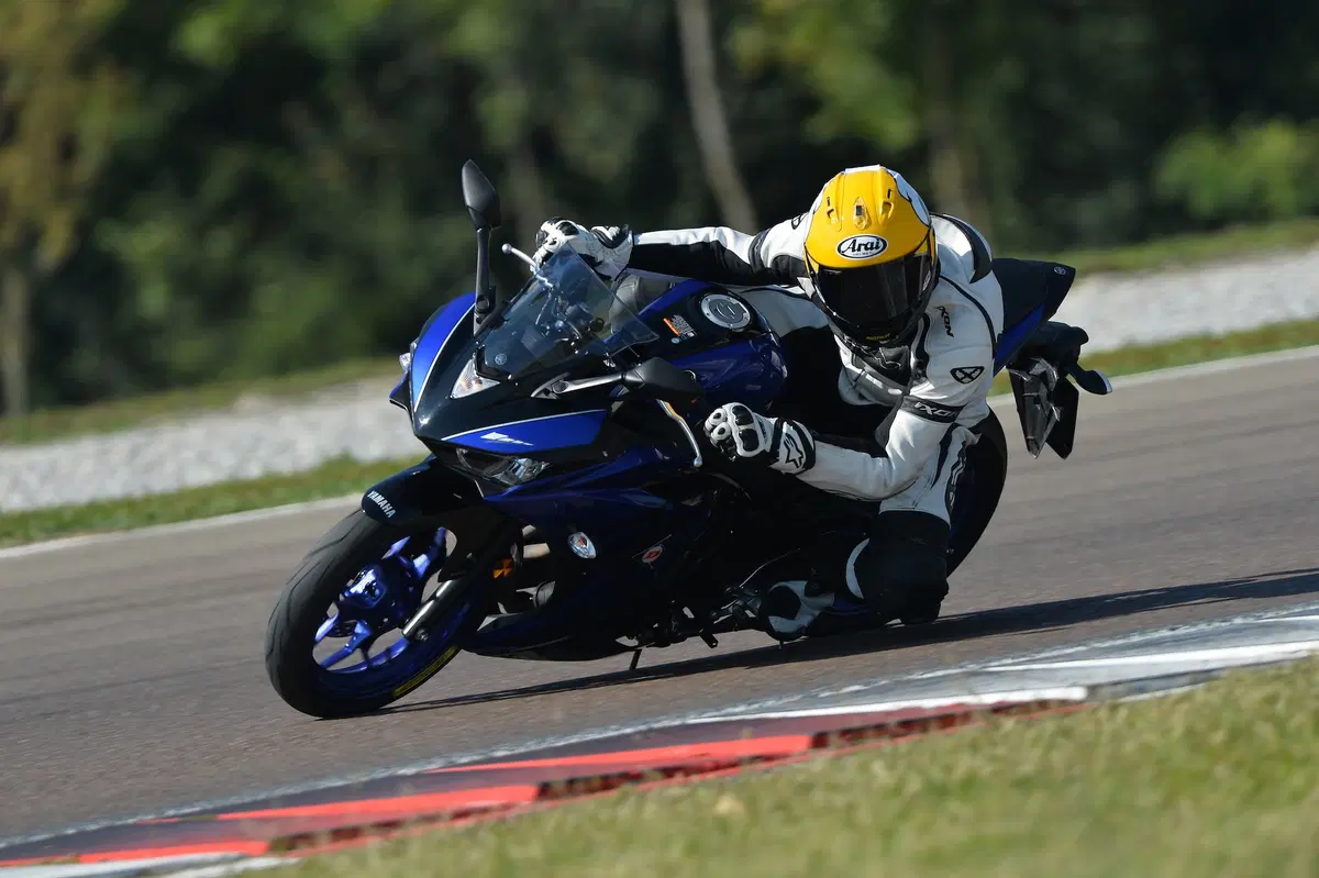 Yamaha YZF-R1 vs. YZF-R6 vs YZF-R3 (11)