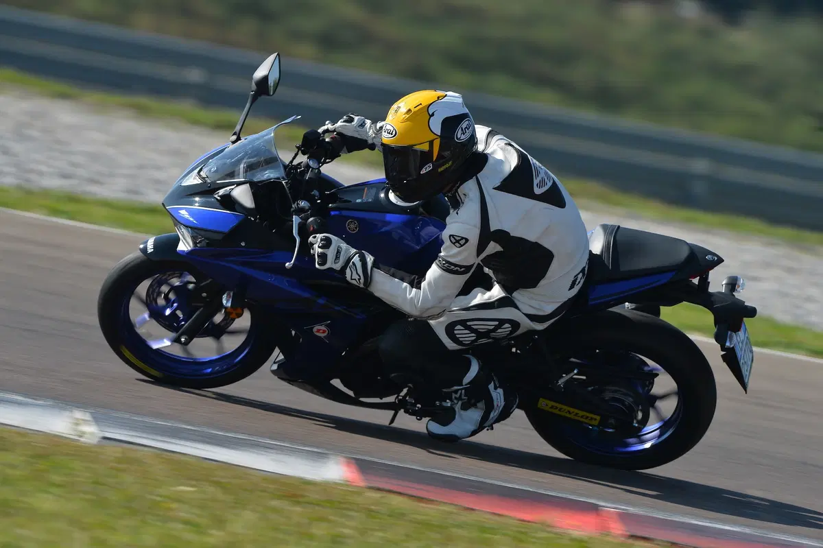 Yamaha YZF-R1 vs. YZF-R6 vs YZF-R3 (12)
