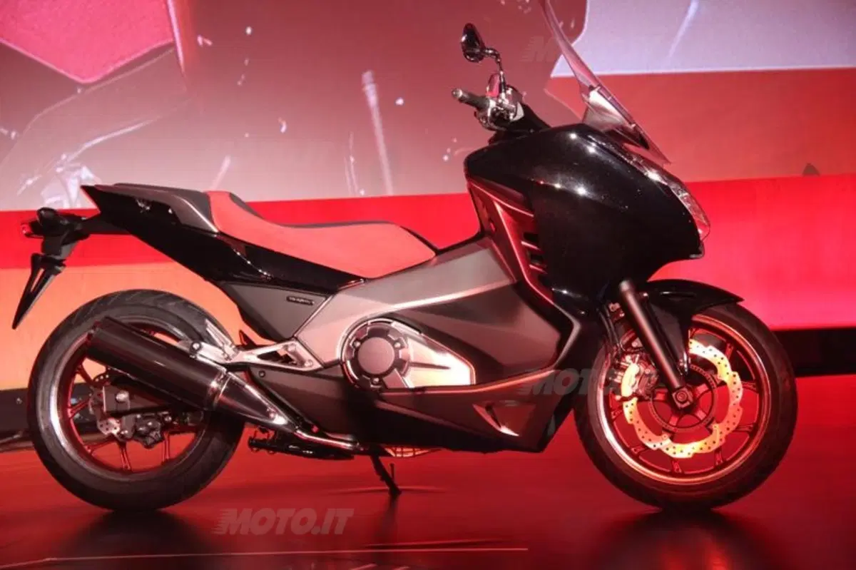 Al Salone di Milano Honda presenta NM Concept scooter