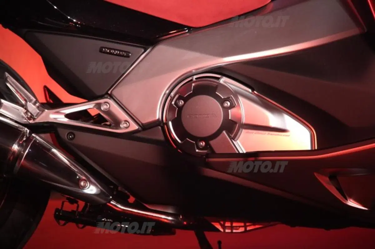 Al Salone di Milano Honda presenta NM Concept scooter (4)