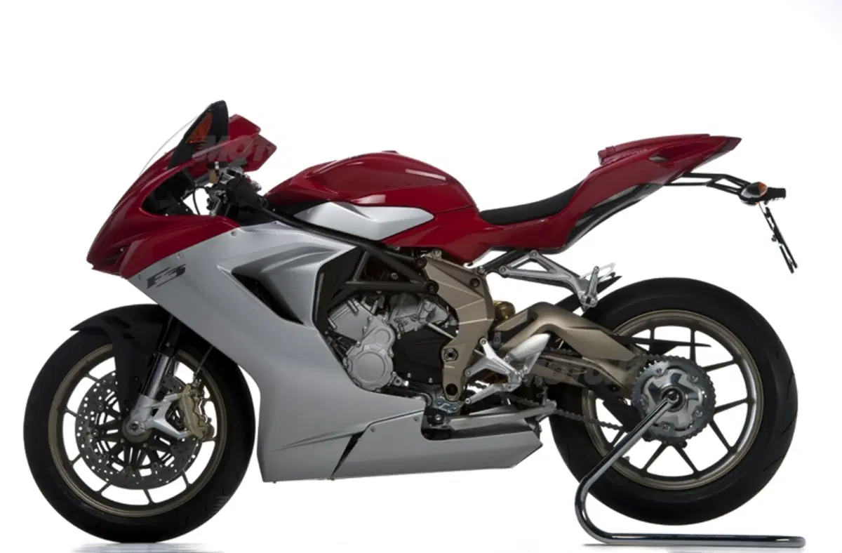Al Salone di Milano arriva l'attesa MV Agusta F3 (3)