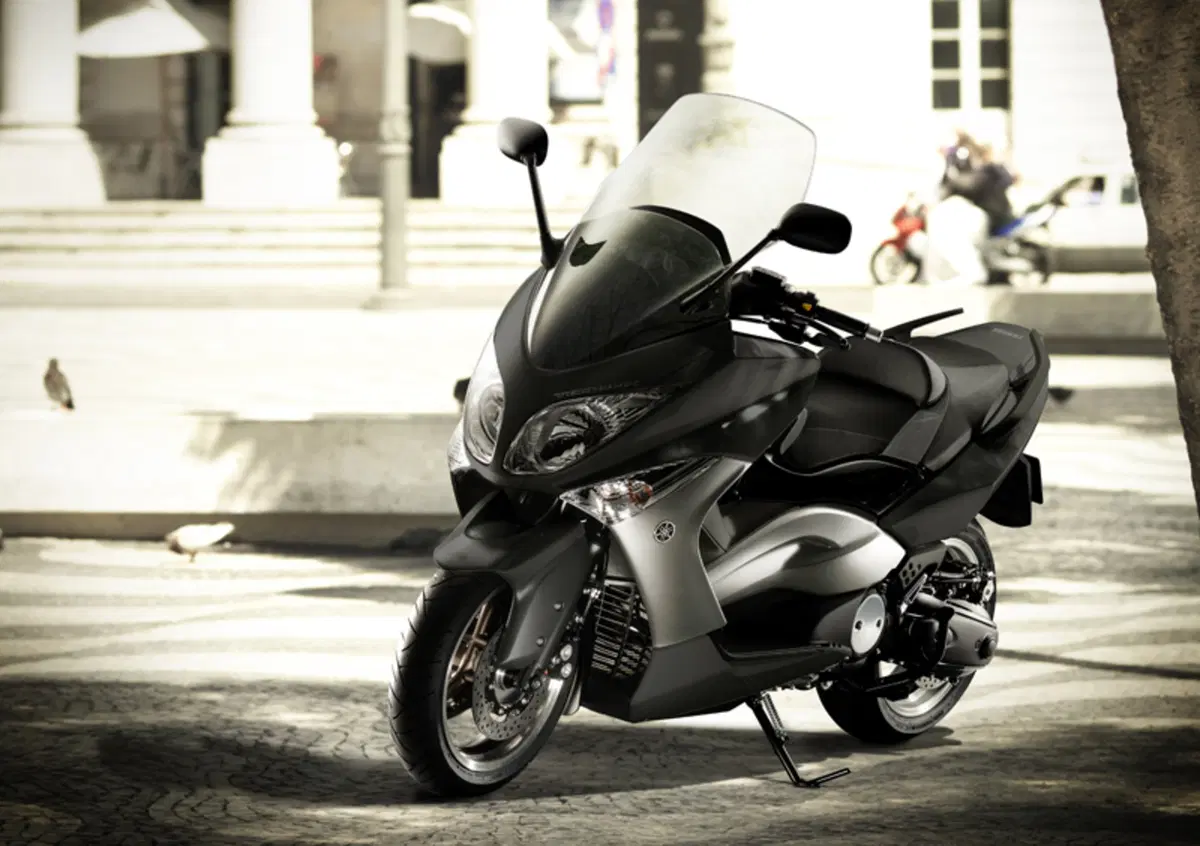 All'EICMA Yamaha presenta il TMAX TechMAX (3)