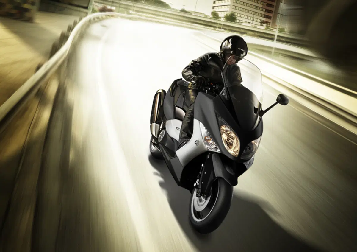 All'EICMA Yamaha presenta il TMAX TechMAX (4)