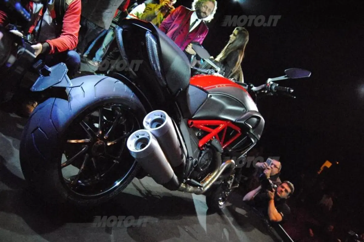 Svelata a Milano la Ducati Diavel (4)