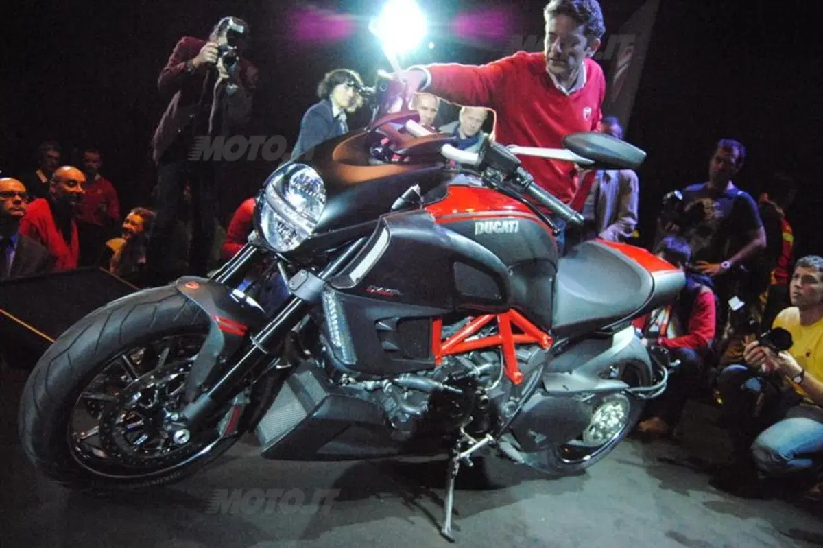 Svelata a Milano la Ducati Diavel (5)