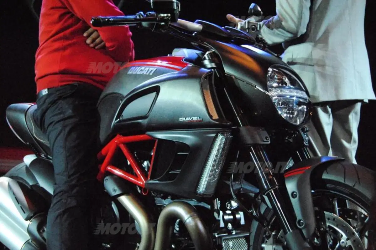 Svelata a Milano la Ducati Diavel (10)