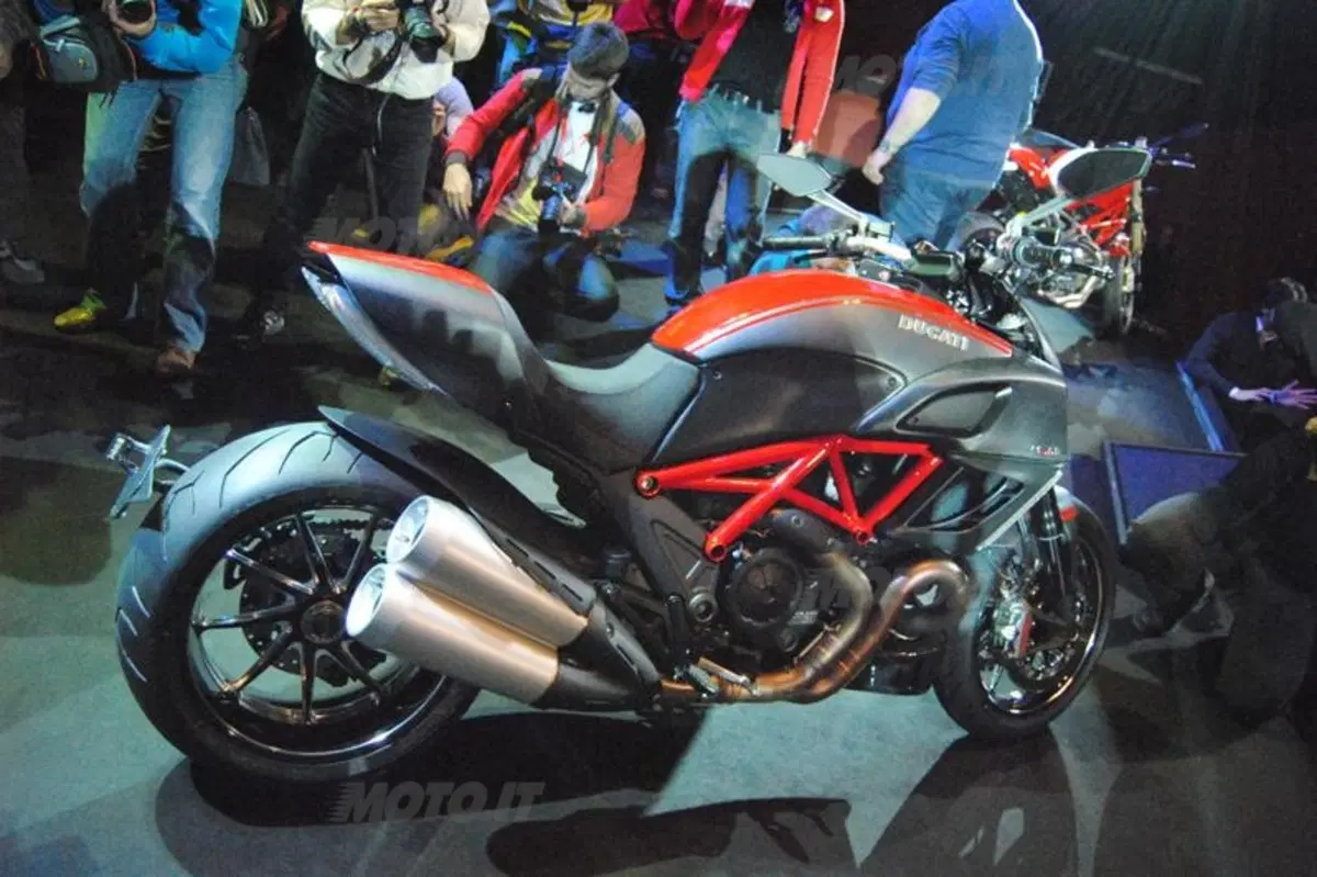 Svelata a Milano la Ducati Diavel (11)