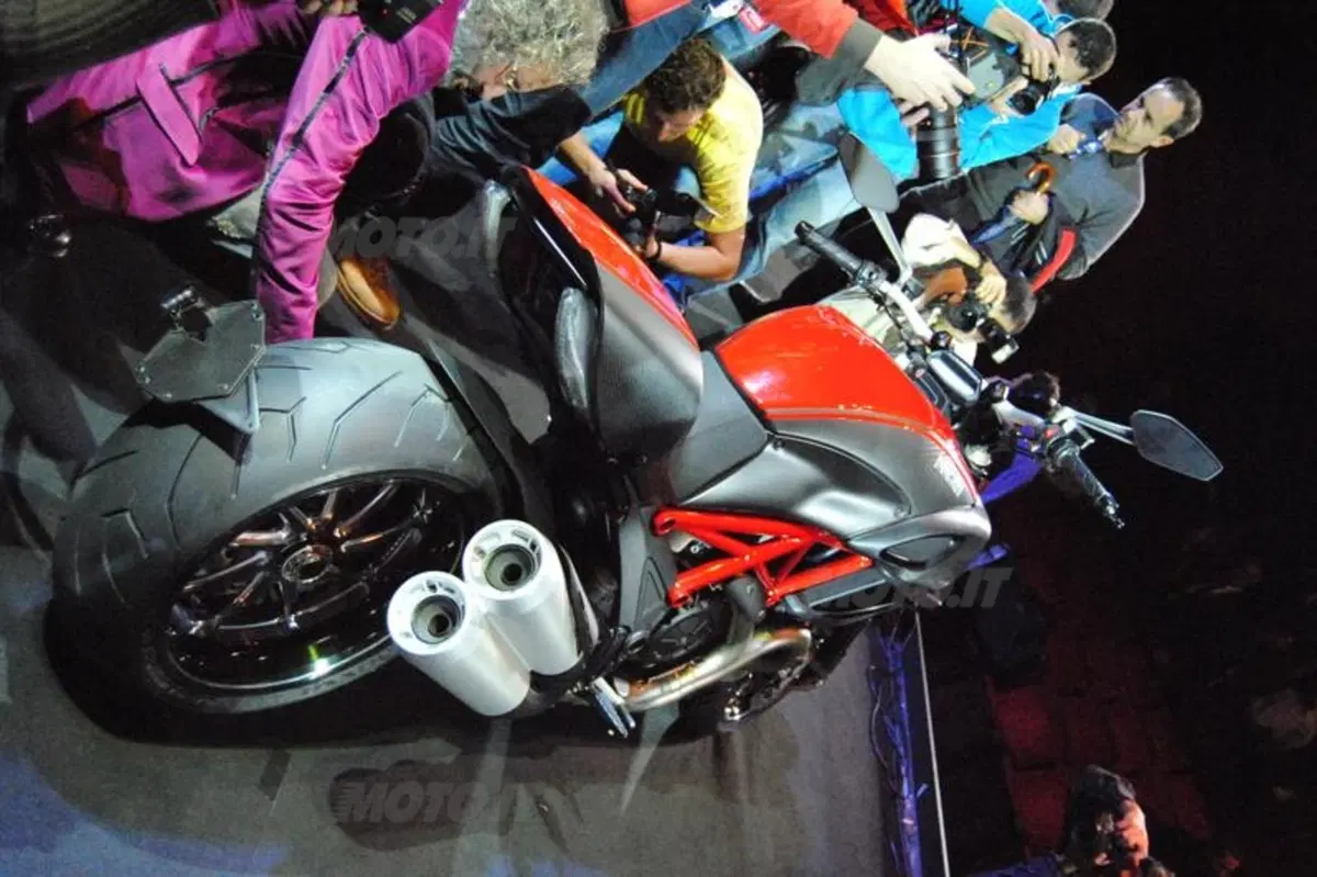 Svelata a Milano la Ducati Diavel (12)