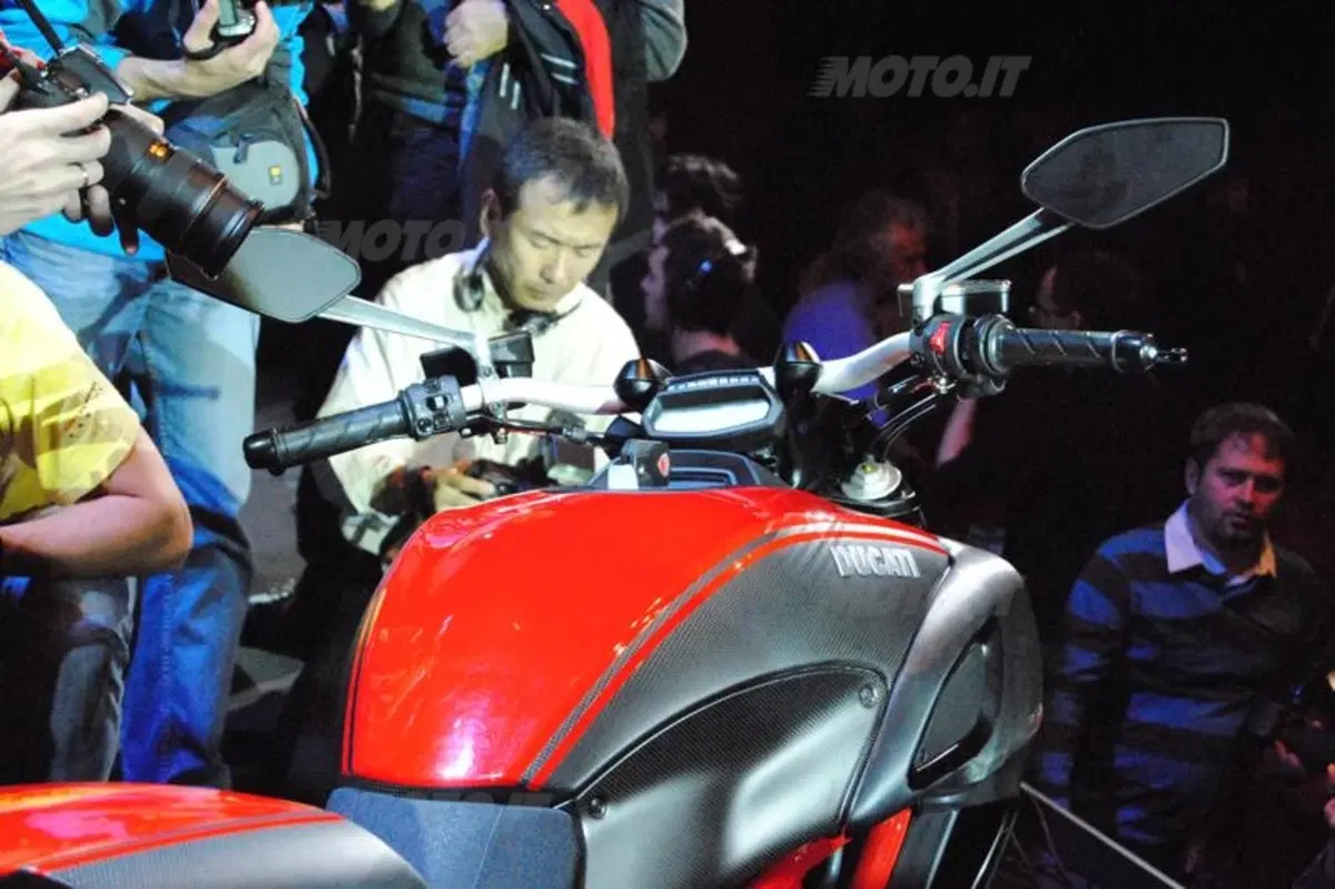 Svelata a Milano la Ducati Diavel (13)