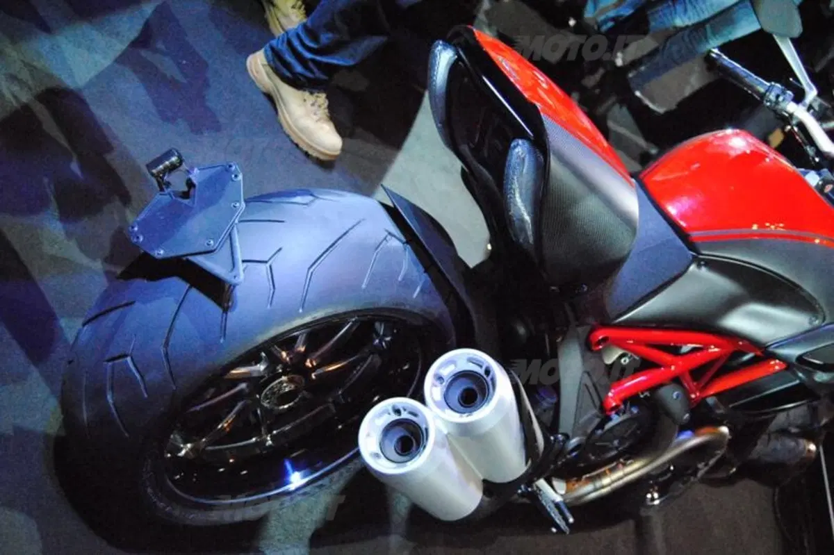 Svelata a Milano la Ducati Diavel (14)