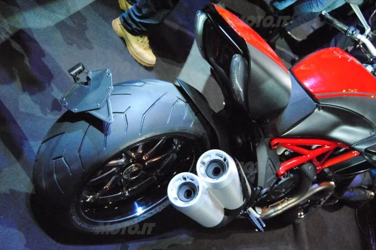 Svelata a Milano la Ducati Diavel (15)