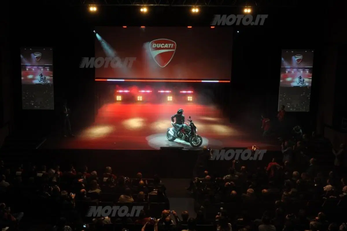 Svelata a Milano la Ducati Diavel (16)