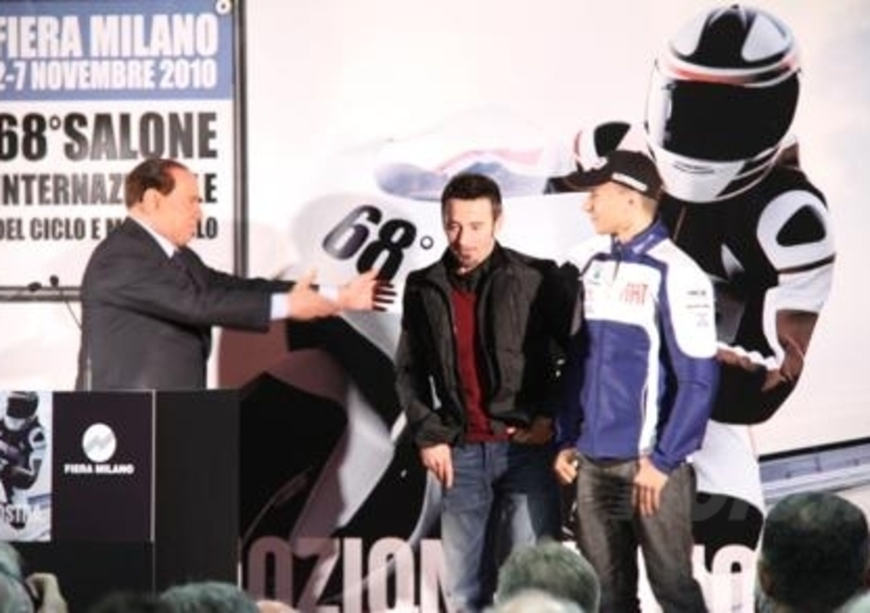 Berlusconi apre EICMA 2010 con Lorenzo e Biaggi