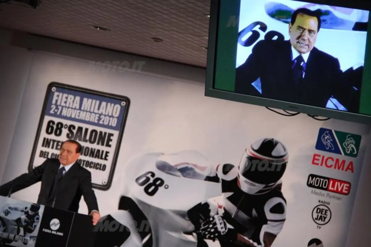 Berlusconi apre EICMA 2010 con Lorenzo e Biaggi (2)