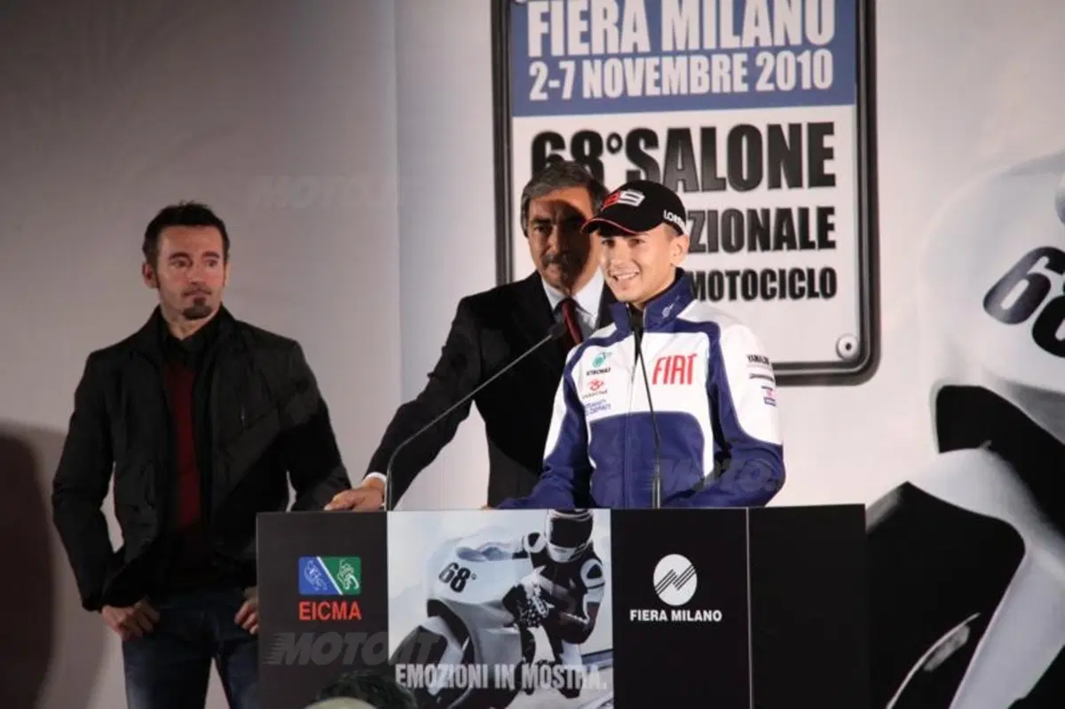 Berlusconi apre EICMA 2010 con Lorenzo e Biaggi (5)