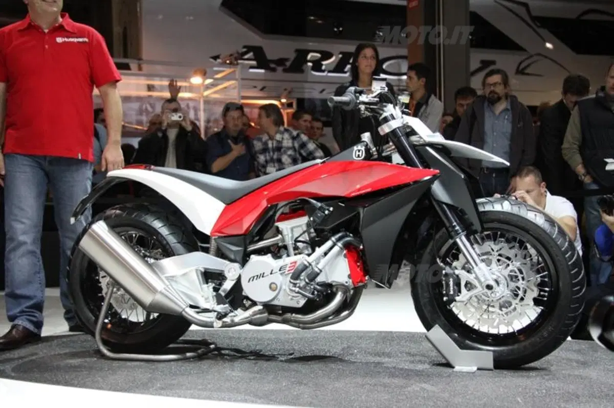 Husqvarna porta al Salone di Milano la Concept Studio Mille3 (3)