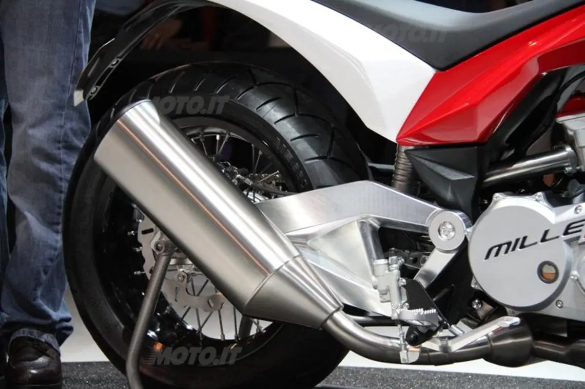 Husqvarna porta al Salone di Milano la Concept Studio Mille3 (4)
