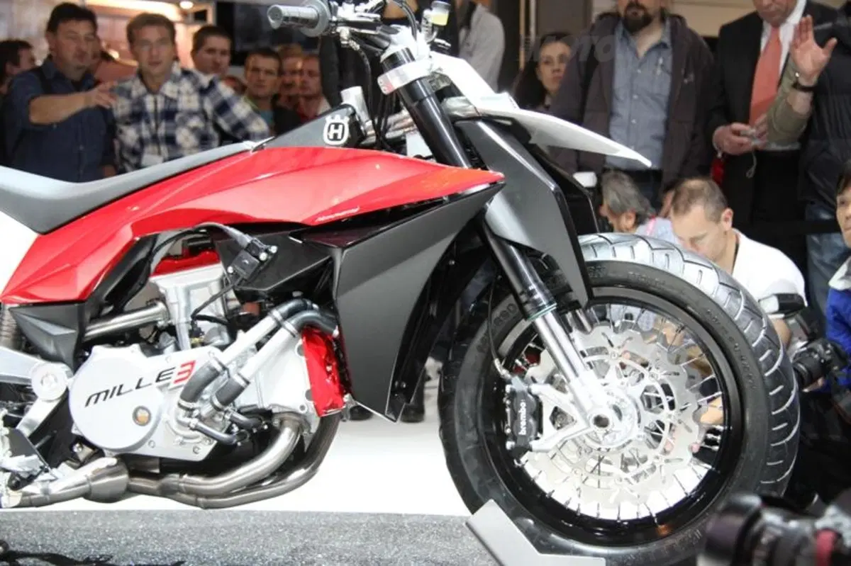 Husqvarna porta al Salone di Milano la Concept Studio Mille3 (5)