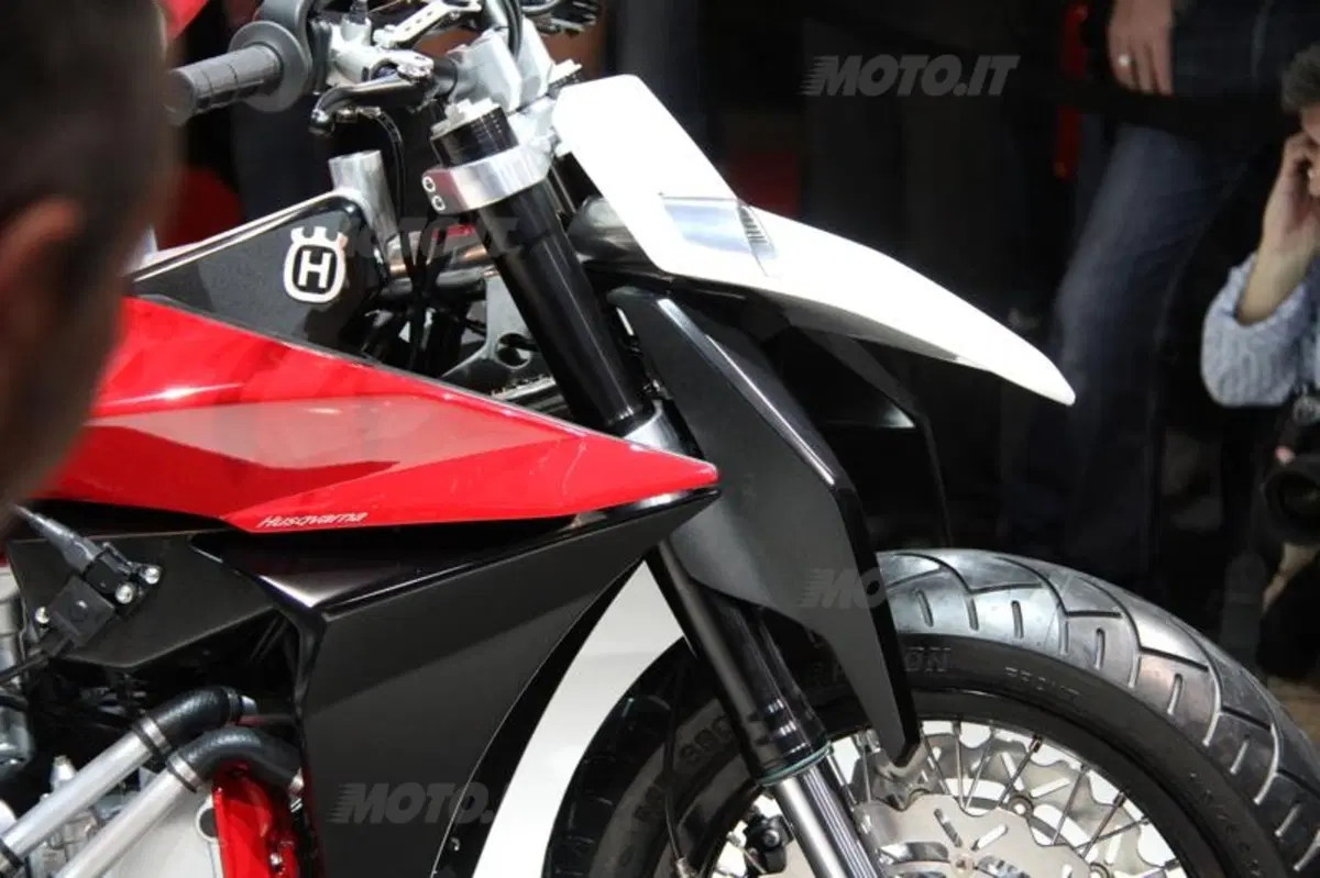 Husqvarna porta al Salone di Milano la Concept Studio Mille3 (6)