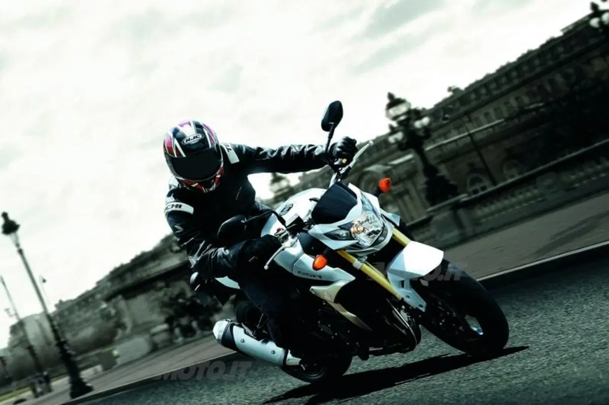 Suzuki presenta la GSR 750 al Salone di Milano (3)