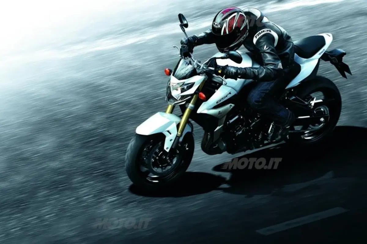 Suzuki presenta la GSR 750 al Salone di Milano (4)