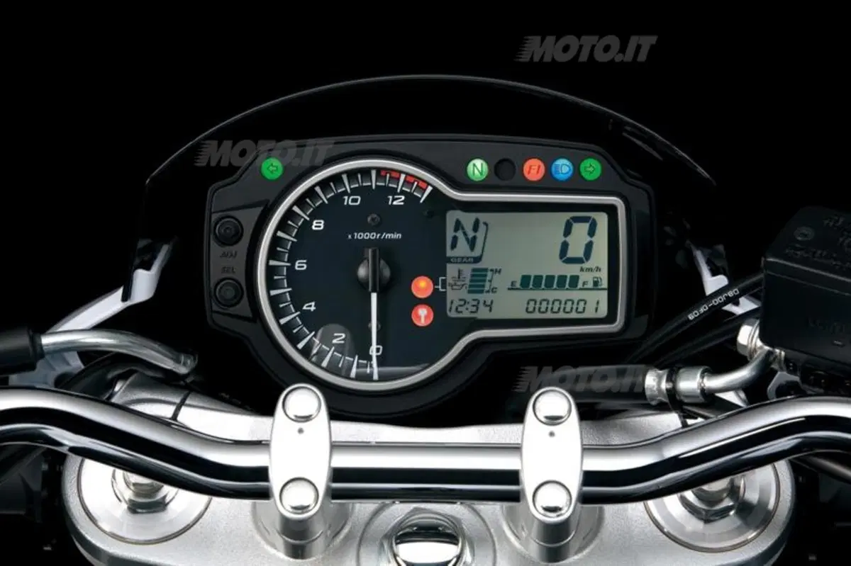 Suzuki presenta la GSR 750 al Salone di Milano (8)