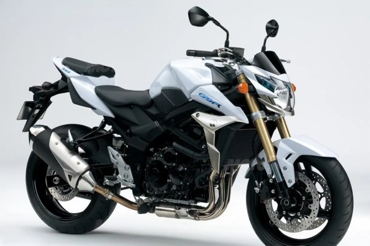Suzuki presenta la GSR 750 al Salone di Milano (11)