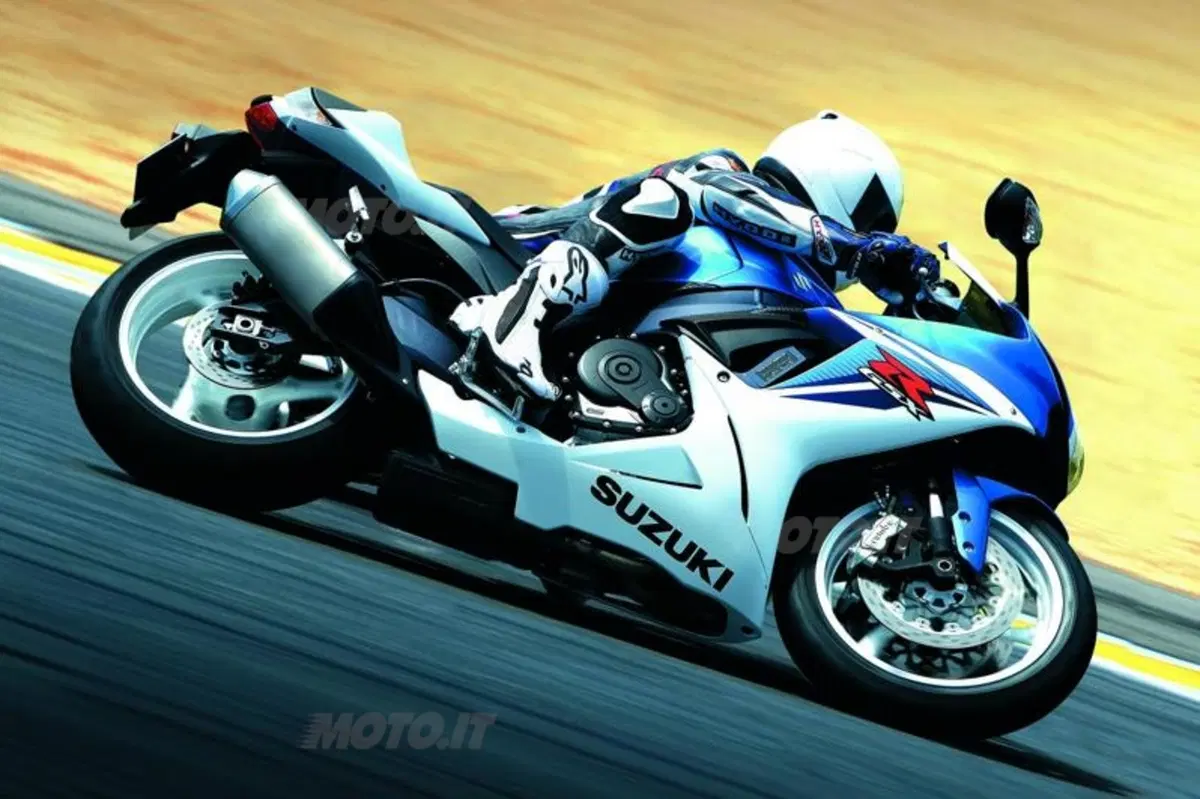 Presentate all'EICMA le Suzuki GSX-R600 e GSX-R750 (5)