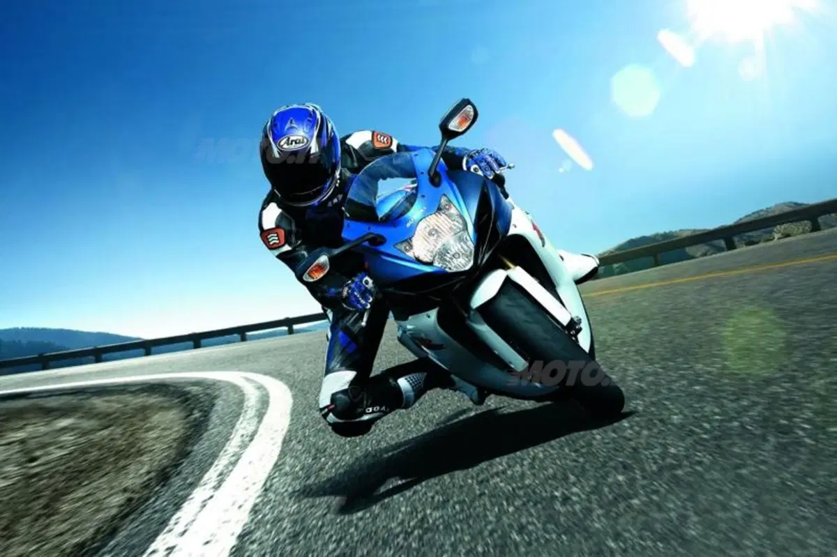 Presentate all'EICMA le Suzuki GSX-R600 e GSX-R750 (10)