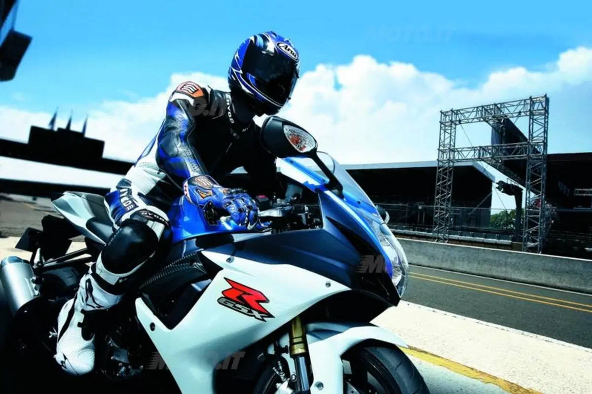 Presentate all'EICMA le Suzuki GSX-R600 e GSX-R750 (16)
