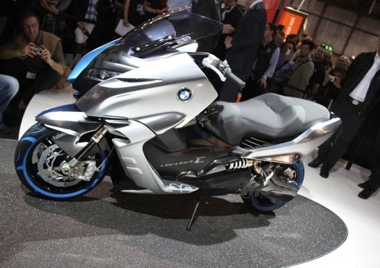 A Milano BMW introduce lo scooter Concept C