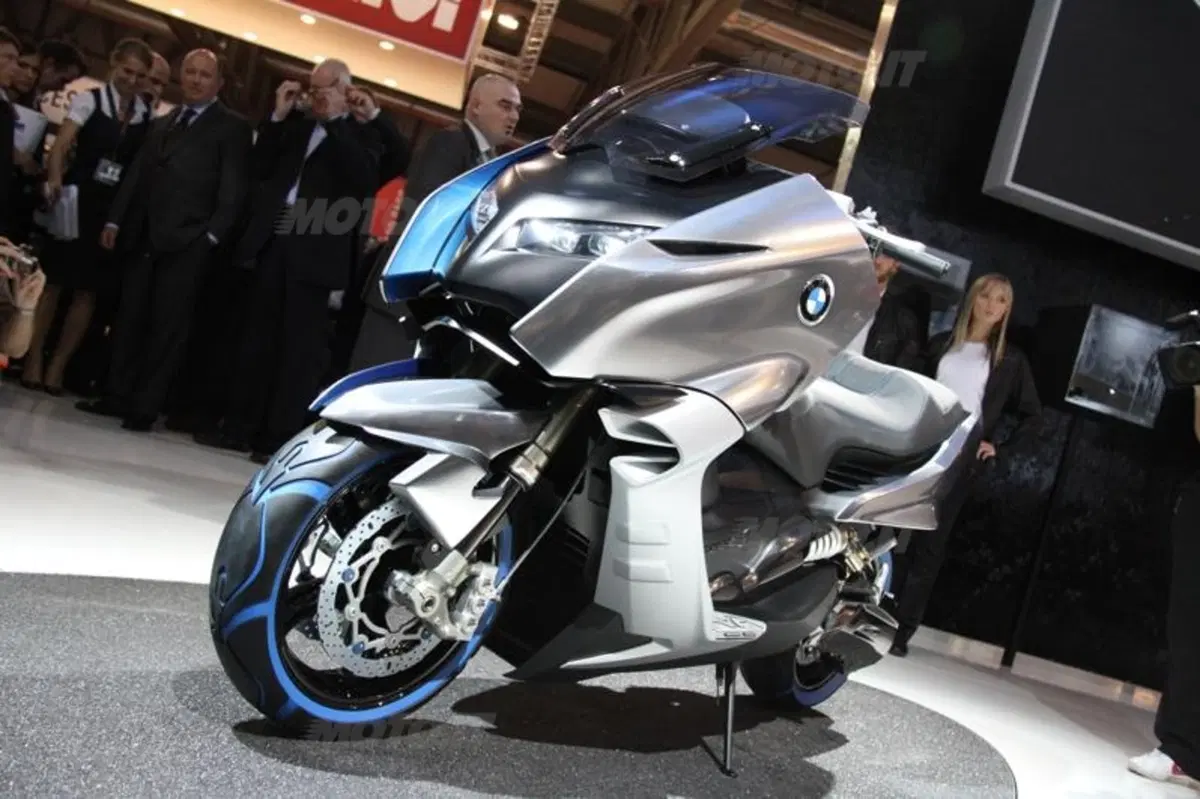 A Milano BMW introduce lo scooter Concept C (2)