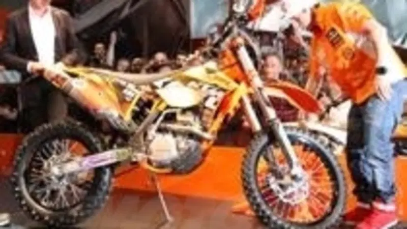 KTM introduce a Milano un'inedita EXC-F 350