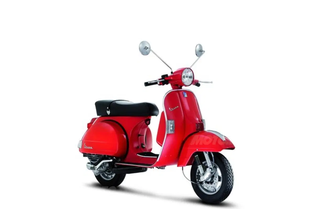 Grandi ritorni: all'EICMA la Vespa PX (5)