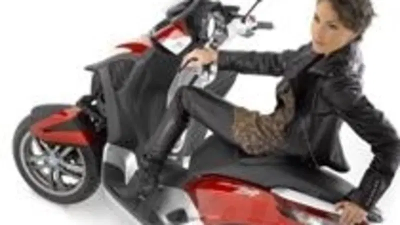 Piaggio porta all'EICMA una nuova versione dell'MP3: Yourban