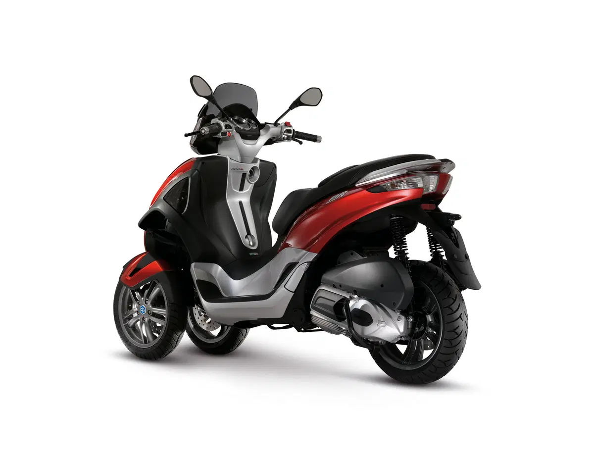 Piaggio porta all'EICMA una nuova versione dell'MP3: Yourban (2)