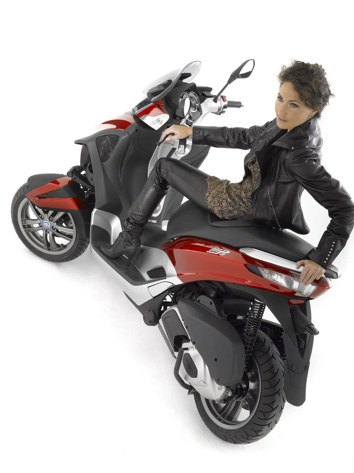 Piaggio porta all'EICMA una nuova versione dell'MP3: Yourban (3)