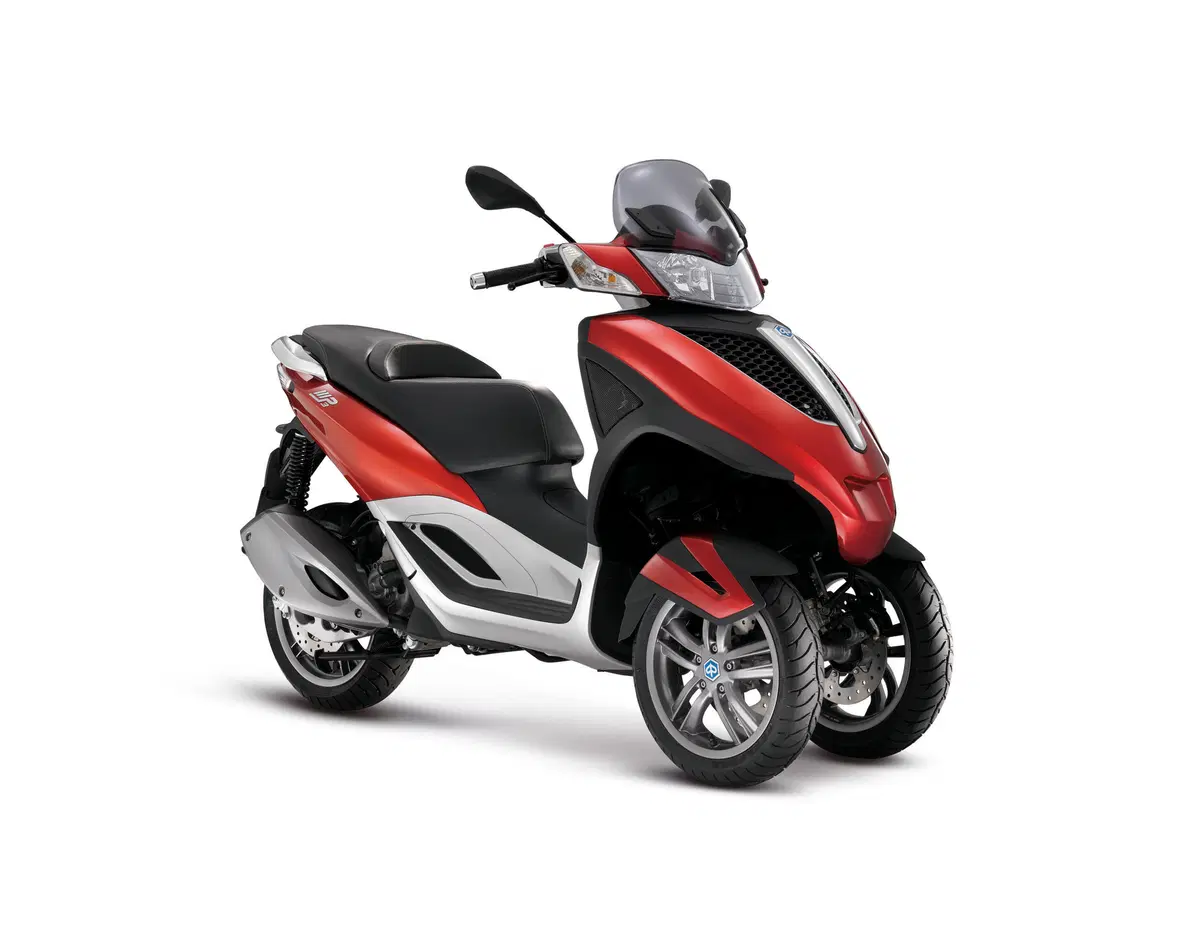 Piaggio porta all'EICMA una nuova versione dell'MP3: Yourban (5)