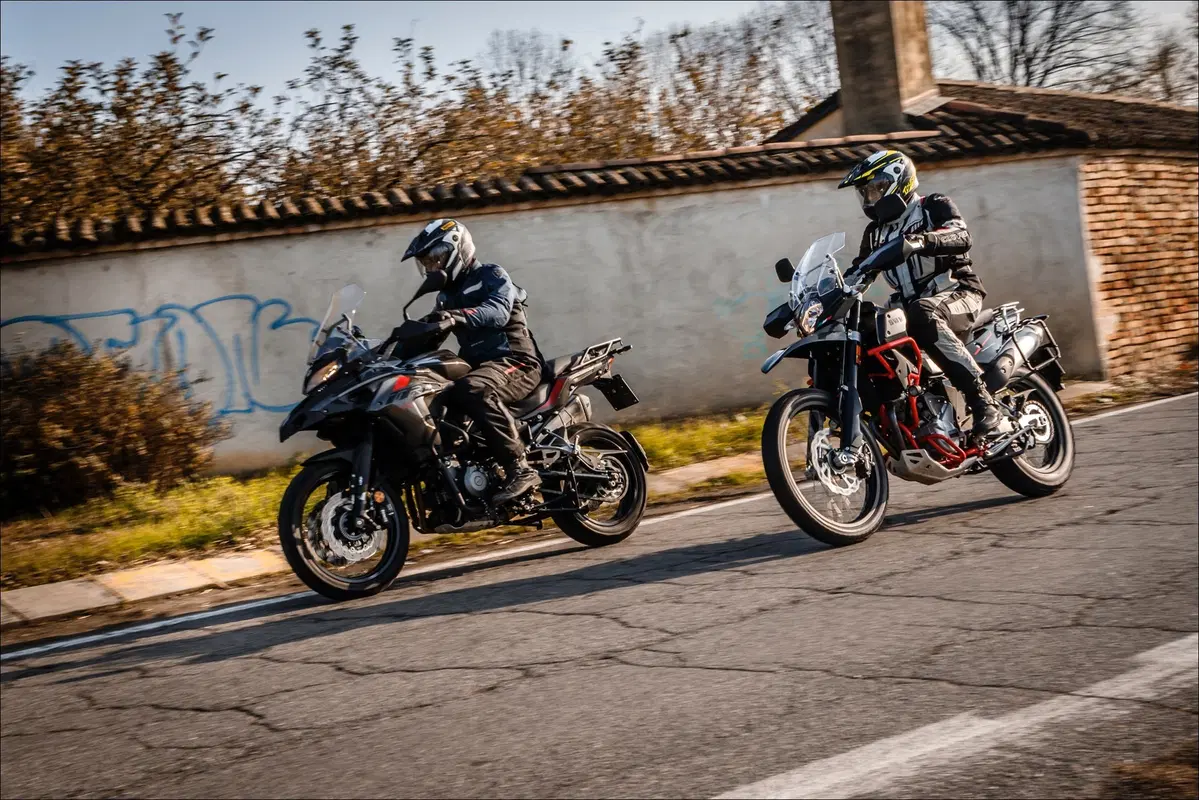 Benelli TRK 502X vs SWM Superdual X: sfida tra medie