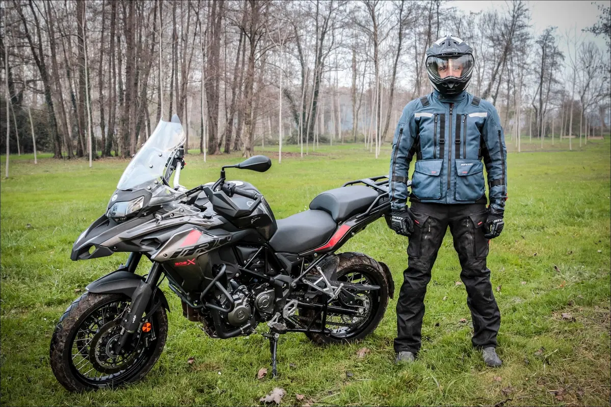 Benelli TRK 502X vs SWM Superdual X: sfida tra medie (2)