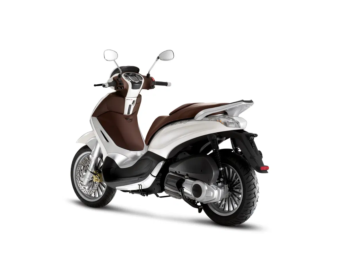 Nuovi Piaggio Beverly e Beverly 10° Anniversario (7)