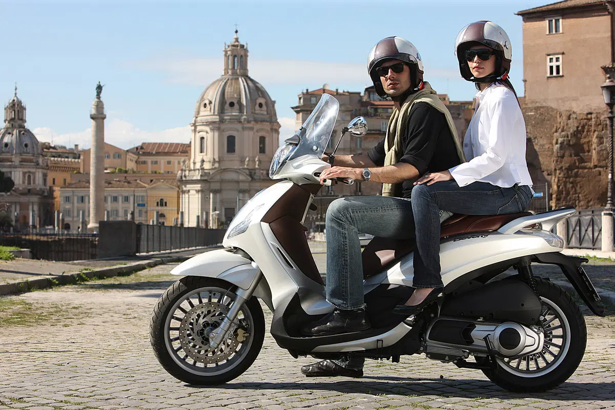Nuovi Piaggio Beverly e Beverly 10° Anniversario (10)